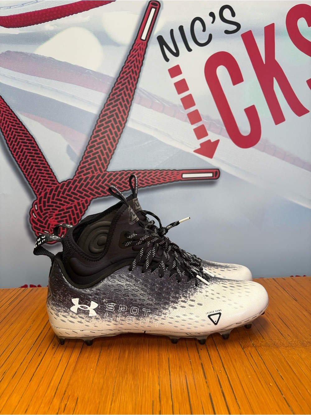Under Armour Spotlight Lux MC 2.0 Football Cleats (3025082-001) Men’s Size 10.5
